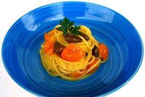 Spaghetti met gele datterini tomaten